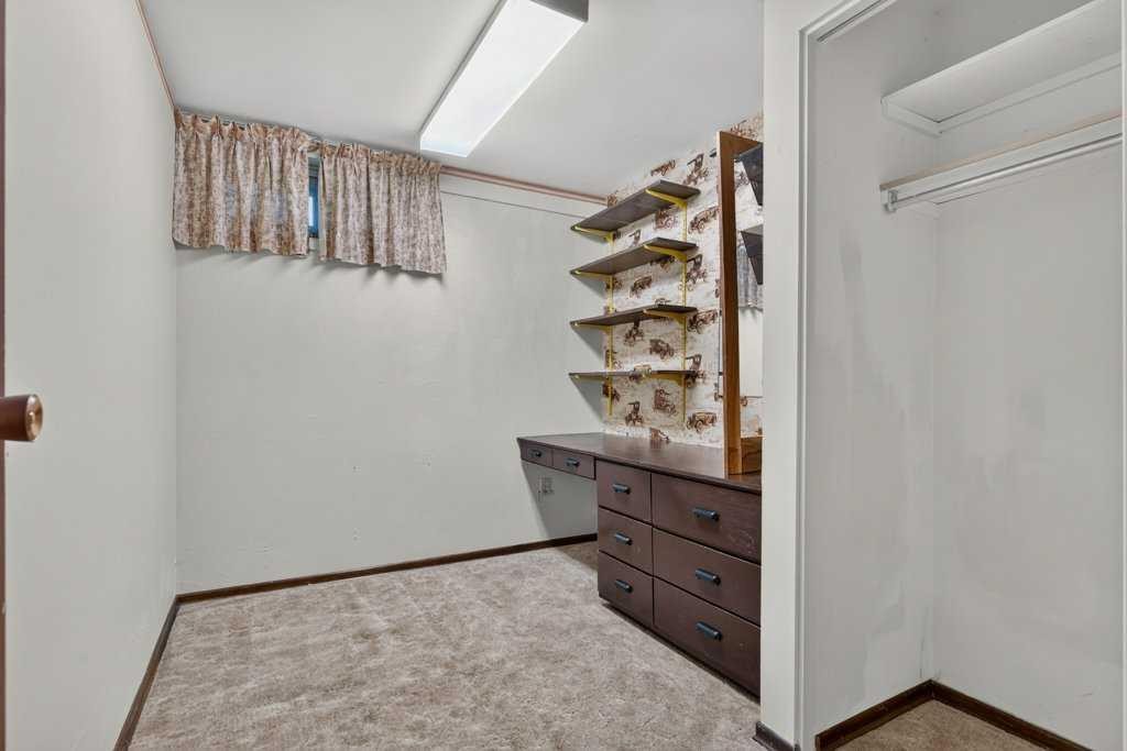 3819 Charleswood Drive Nw, Calgary, AB