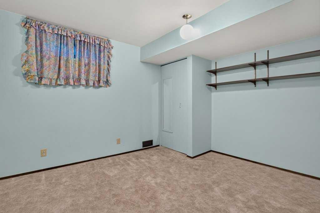 3819 Charleswood Drive Nw, Calgary, AB