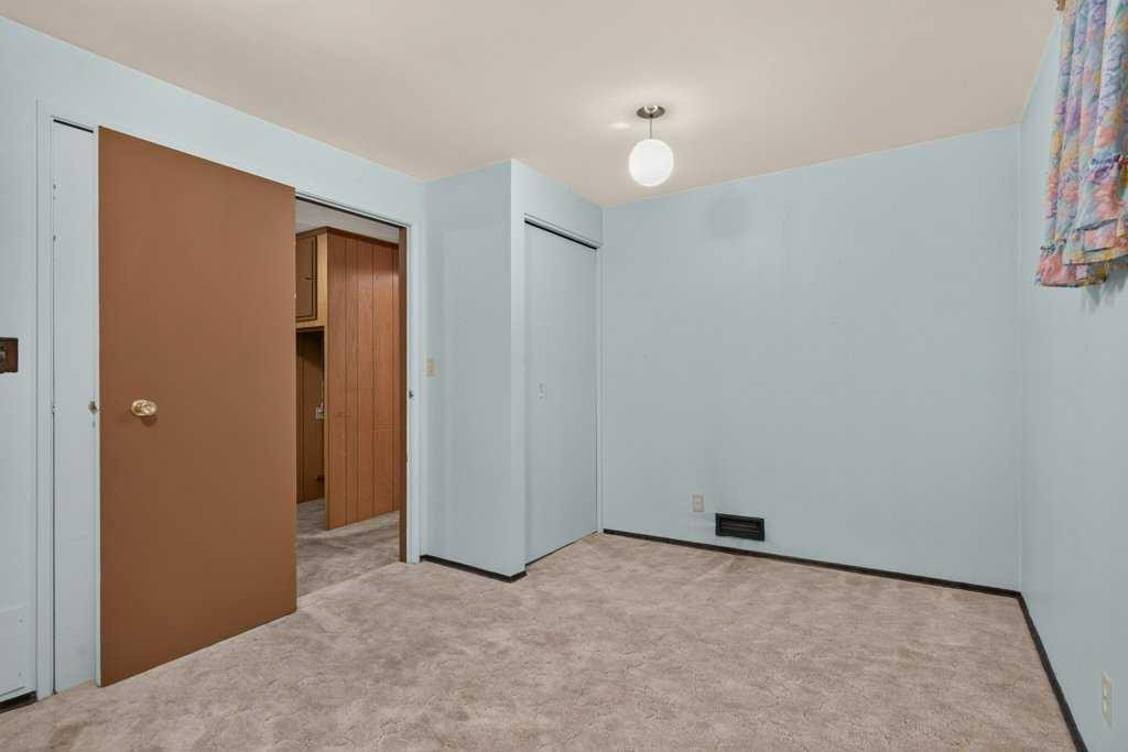 3819 Charleswood Drive Nw, Calgary, AB