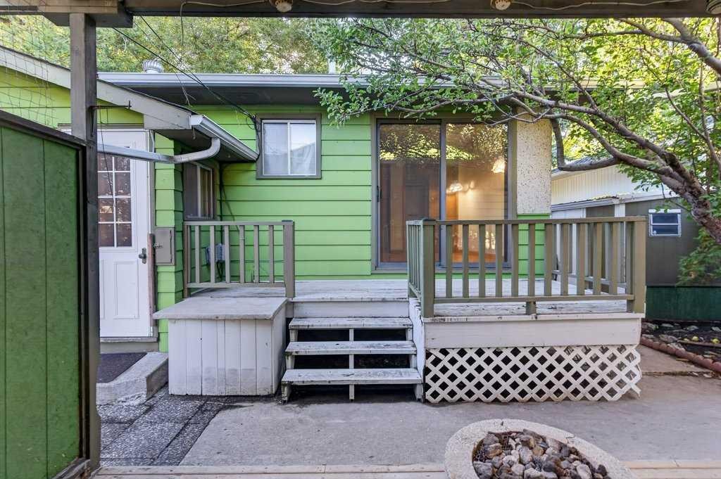 3819 Charleswood Drive Nw, Calgary, AB