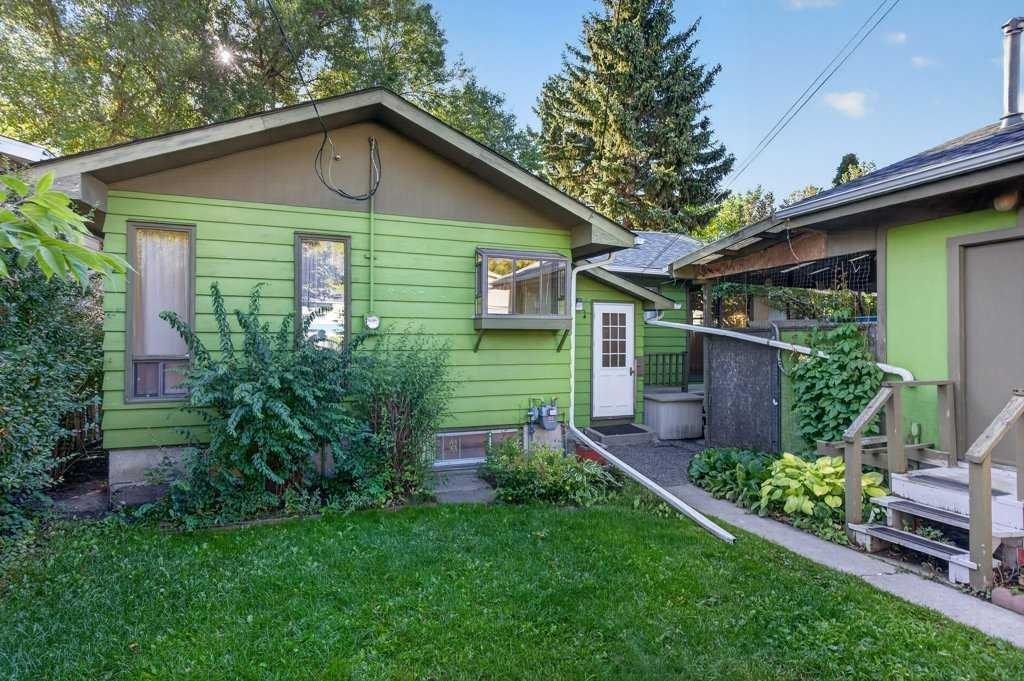 3819 Charleswood Drive Nw, Calgary, AB