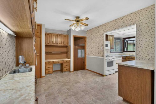 3819 Charleswood Drive Nw, Calgary, AB 