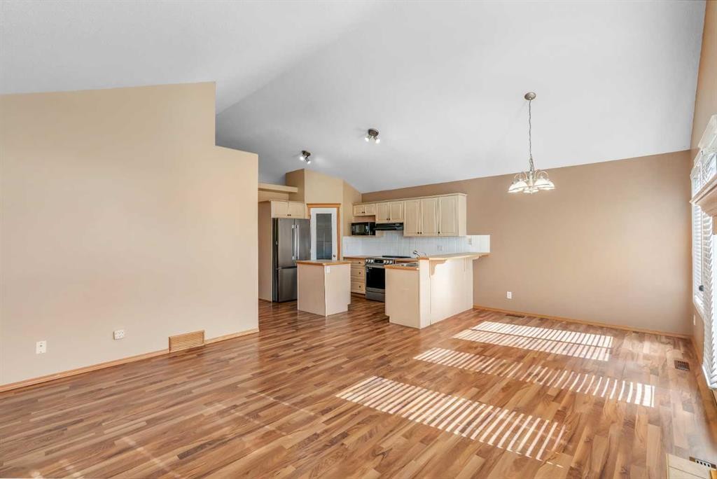 186 Cramond Close Se, Calgary, AB