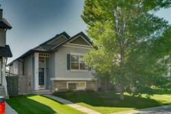 186 Cramond Close SE Calgary, AB T3M 1C2