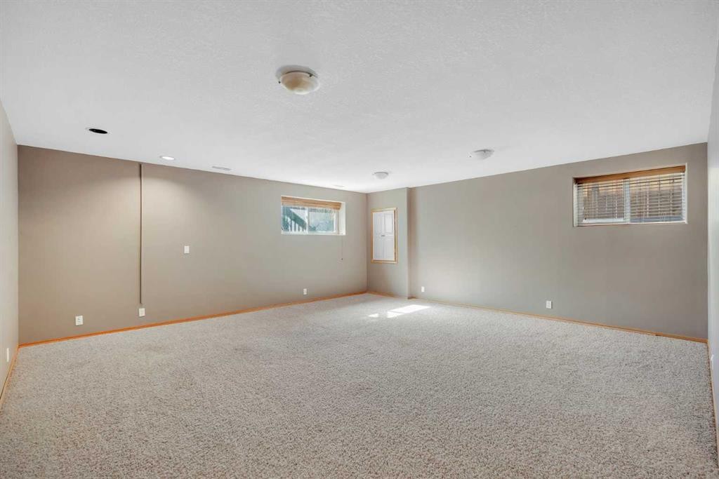 186 Cramond Close Se, Calgary, AB