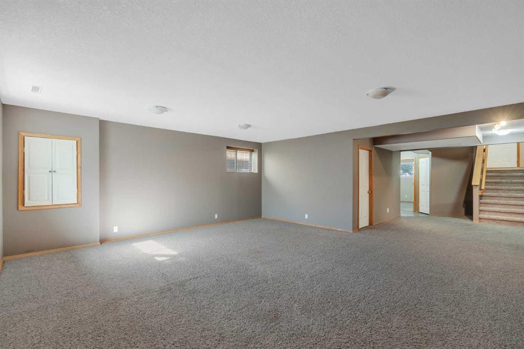 186 Cramond Close Se, Calgary, AB
