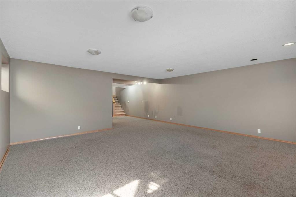 186 Cramond Close Se, Calgary, AB