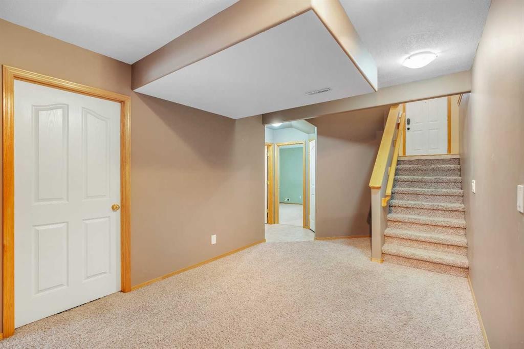 186 Cramond Close Se, Calgary, AB