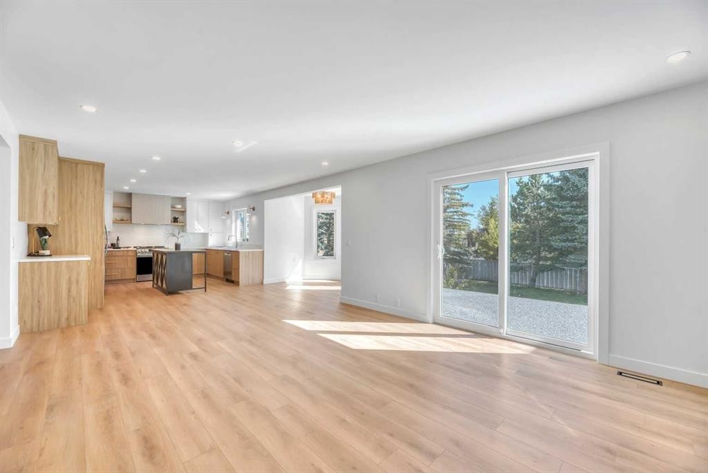 238 Hawktree Bay Nw, Calgary, AB