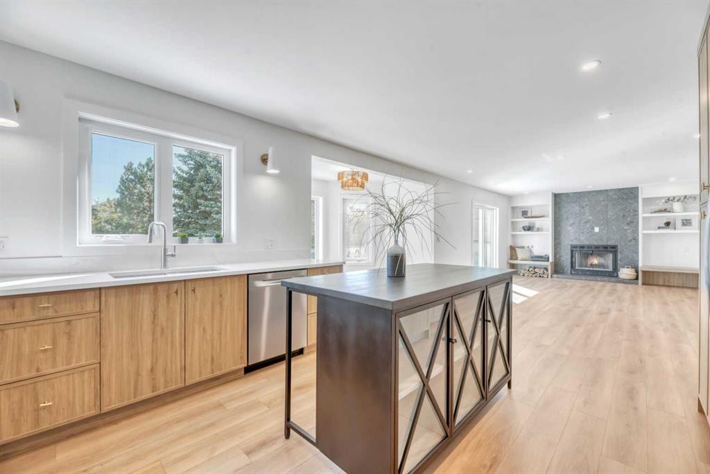 238 Hawktree Bay Nw, Calgary, AB