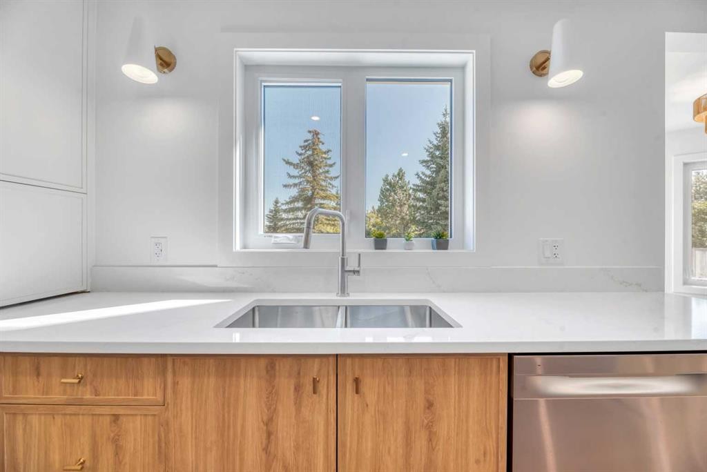 238 Hawktree Bay Nw, Calgary, AB