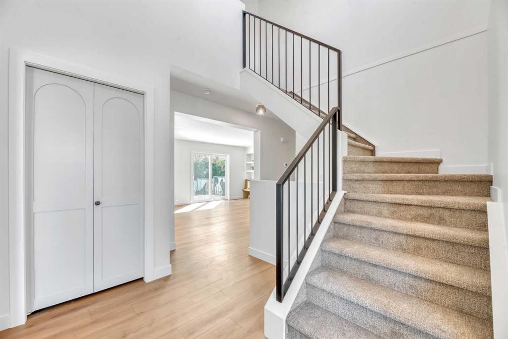 238 Hawktree Bay Nw, Calgary, AB
