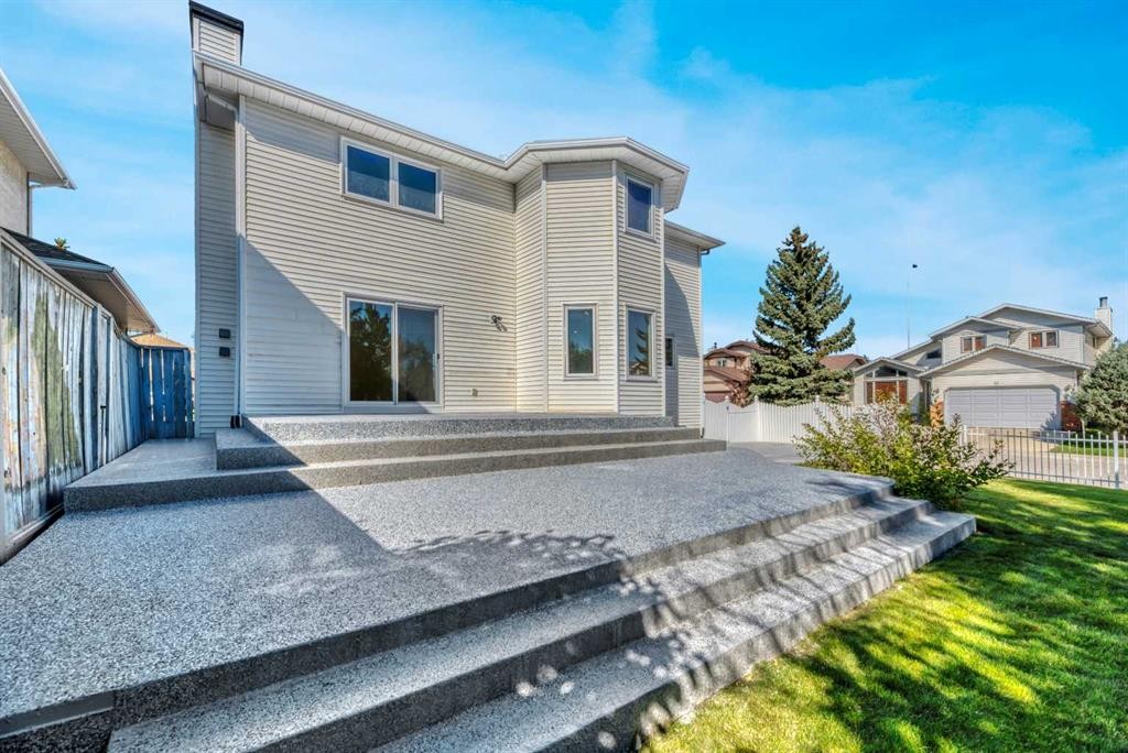 238 Hawktree Bay Nw, Calgary, AB