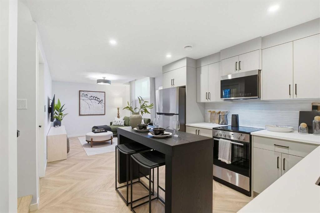 345 West Grove Lane Sw, Calgary, AB