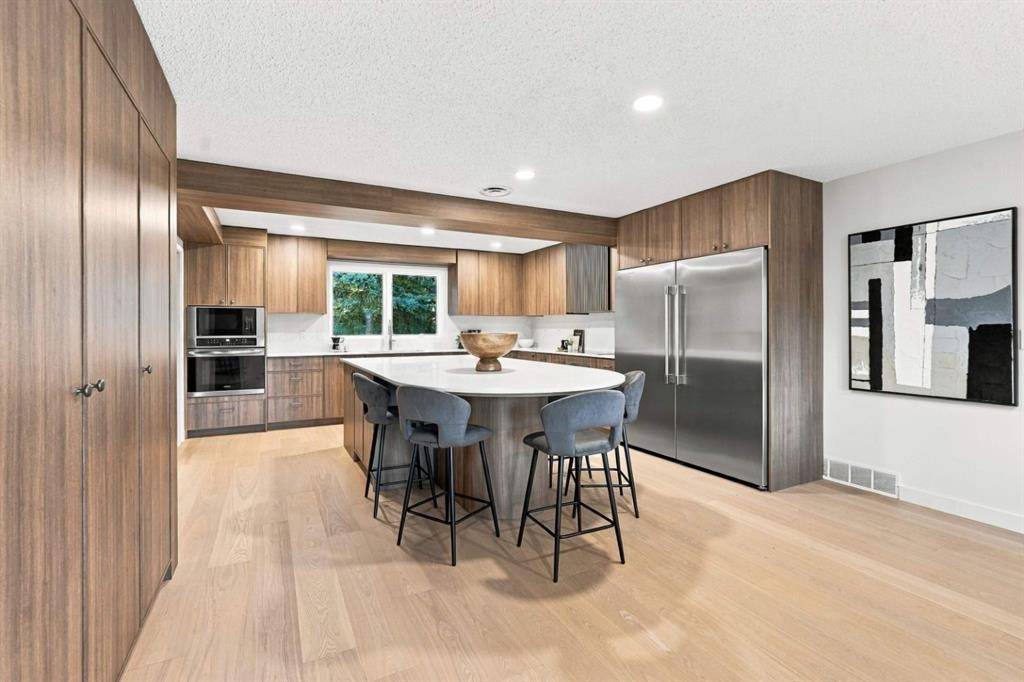 1008 Shawnee Drive Sw, Calgary, AB