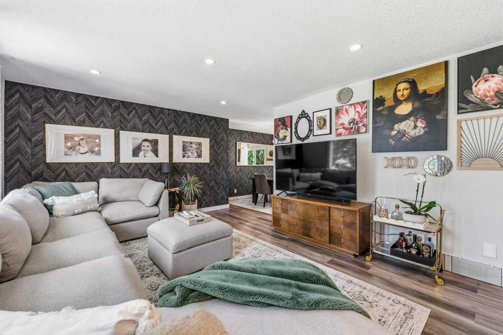 513 Oakridge Way Sw, Calgary, AB