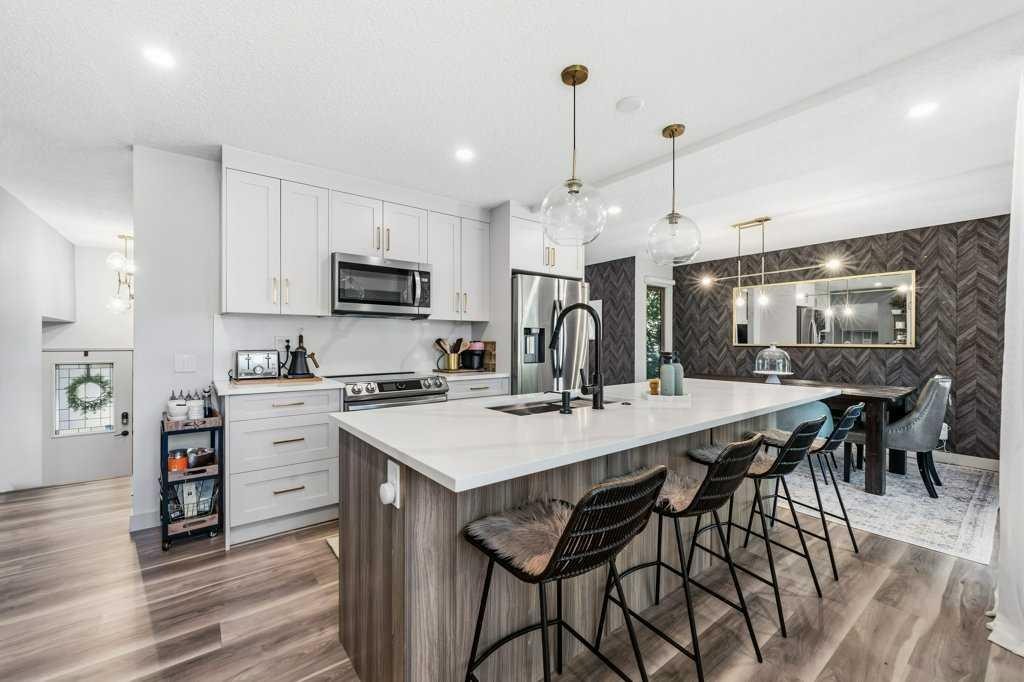 513 Oakridge Way Sw, Calgary, AB