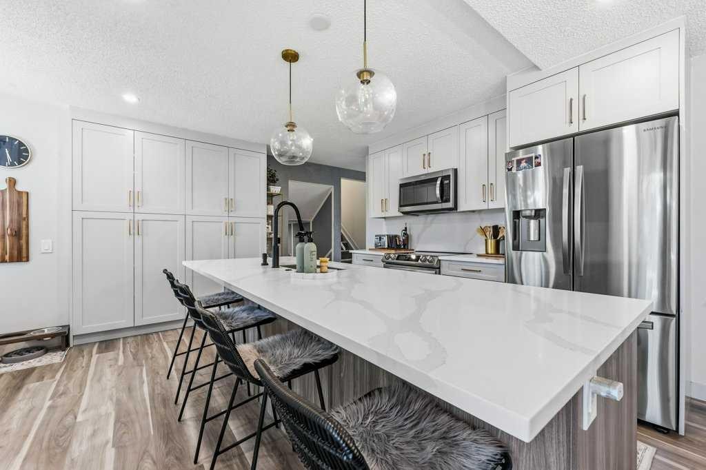 513 Oakridge Way Sw, Calgary, AB