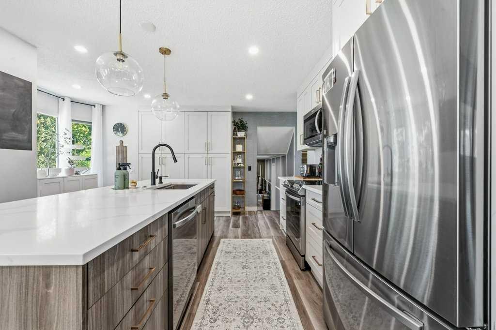 513 Oakridge Way Sw, Calgary, AB
