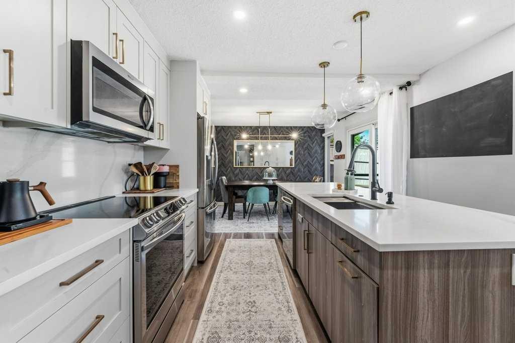 513 Oakridge Way Sw, Calgary, AB