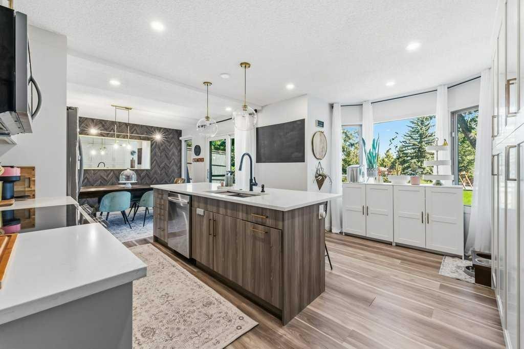 513 Oakridge Way Sw, Calgary, AB