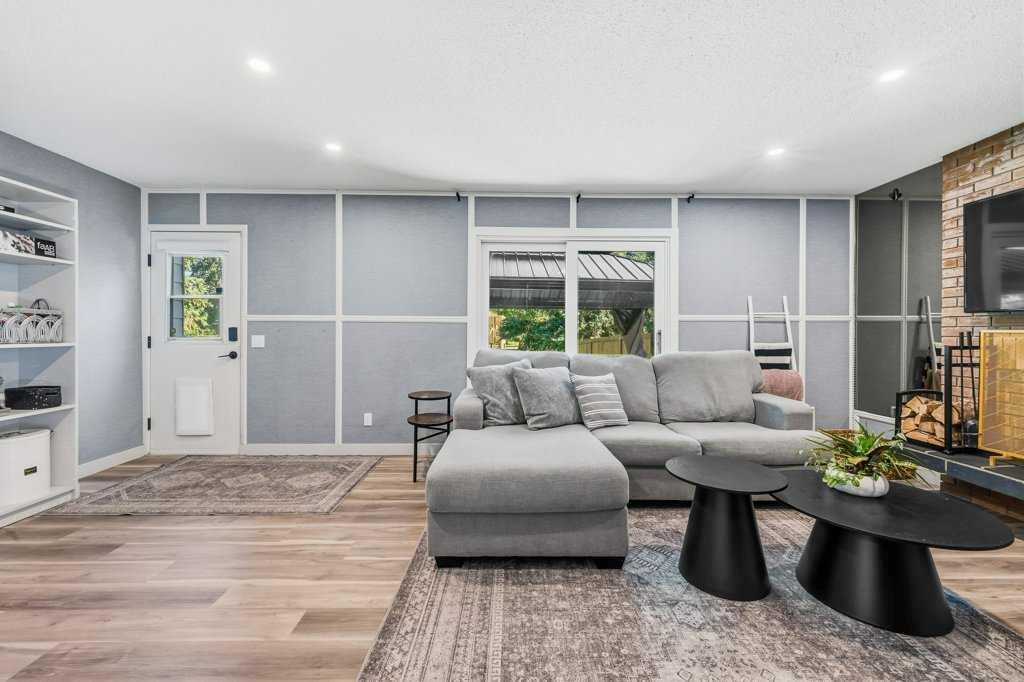 513 Oakridge Way Sw, Calgary, AB