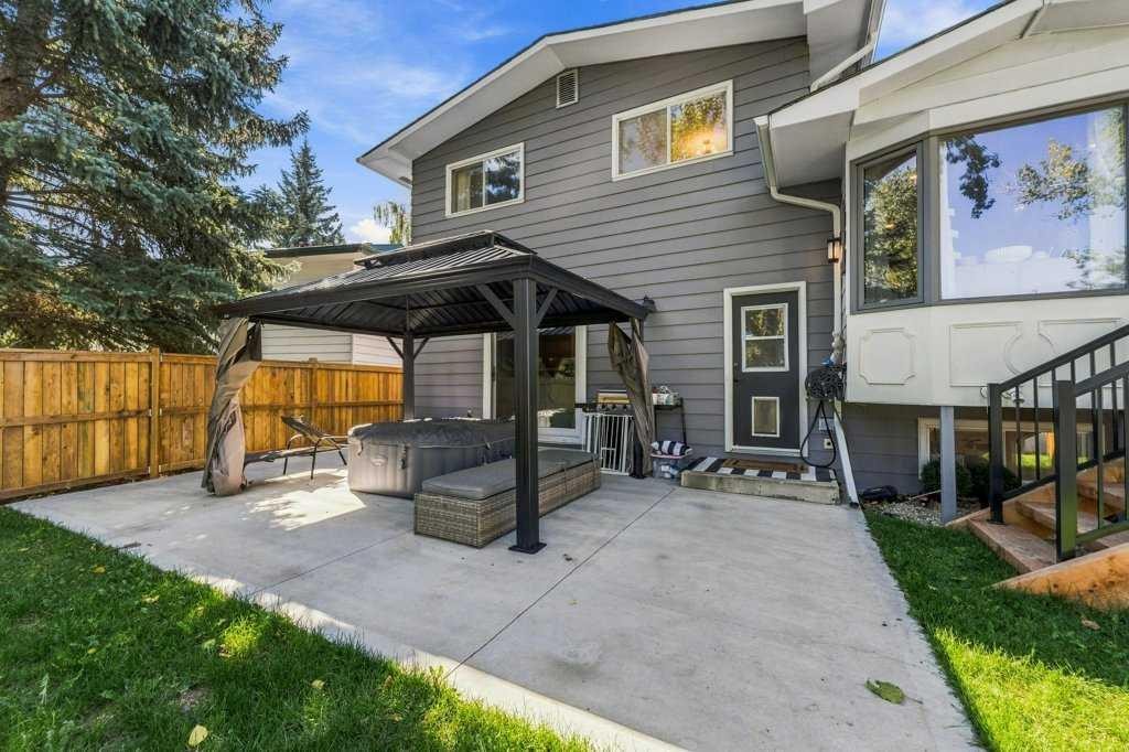513 Oakridge Way Sw, Calgary, AB