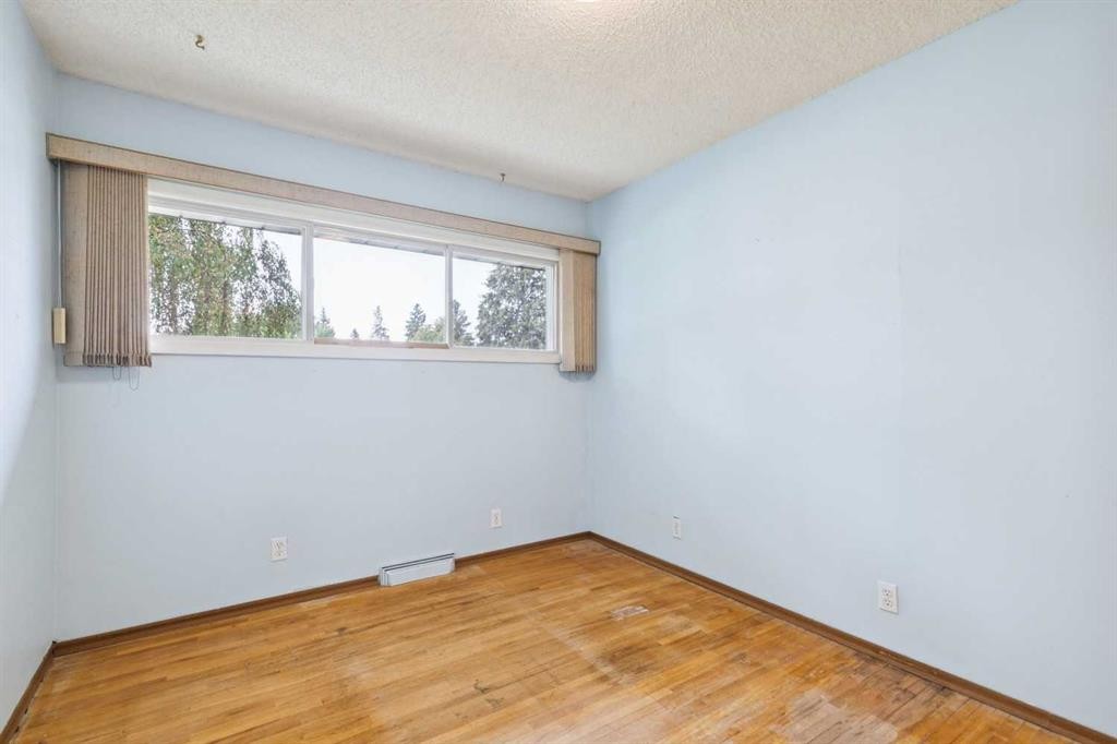 4528 26 Avenue Sw, Calgary, AB