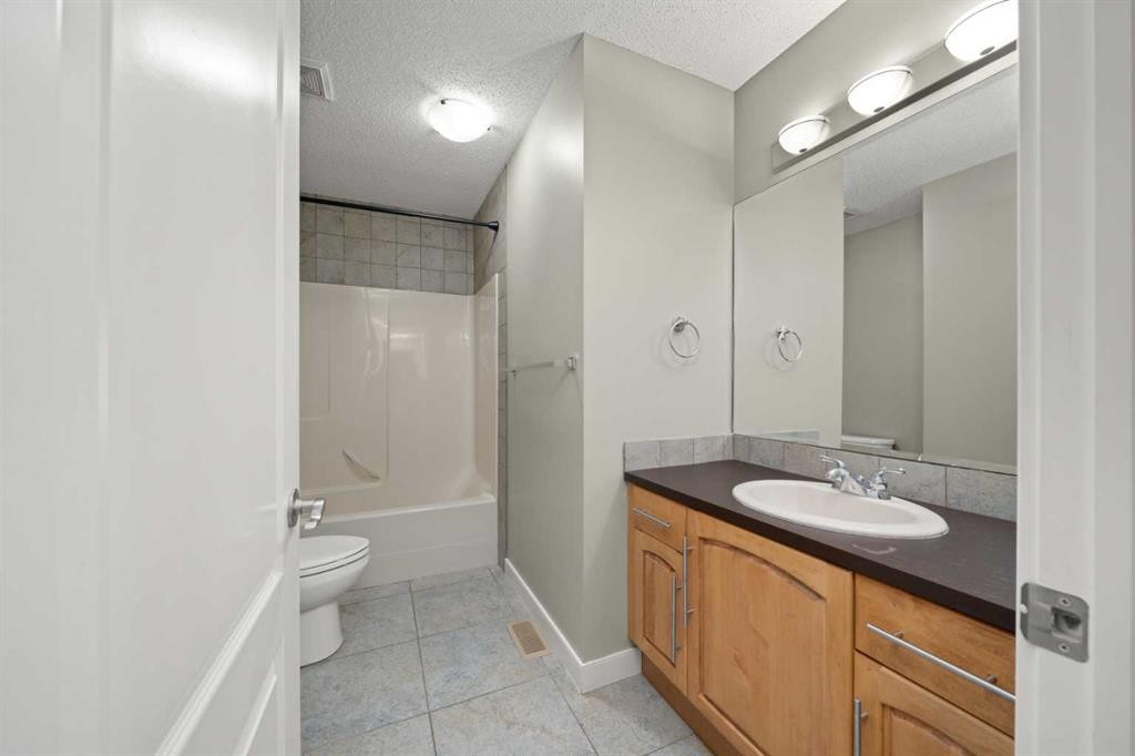 87 Brightonstone Gardens Se, Calgary, AB