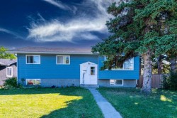 823 Sabrina Road SWCalgary, AB T2W 0P5