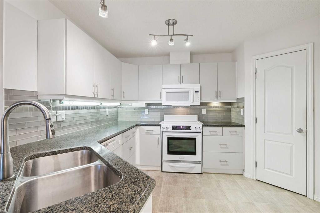 209-4507 45 Street, Calgary, AB