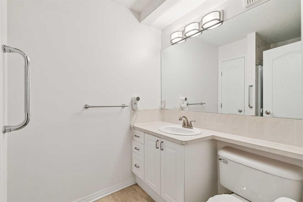 209-4507 45 Street, Calgary, AB