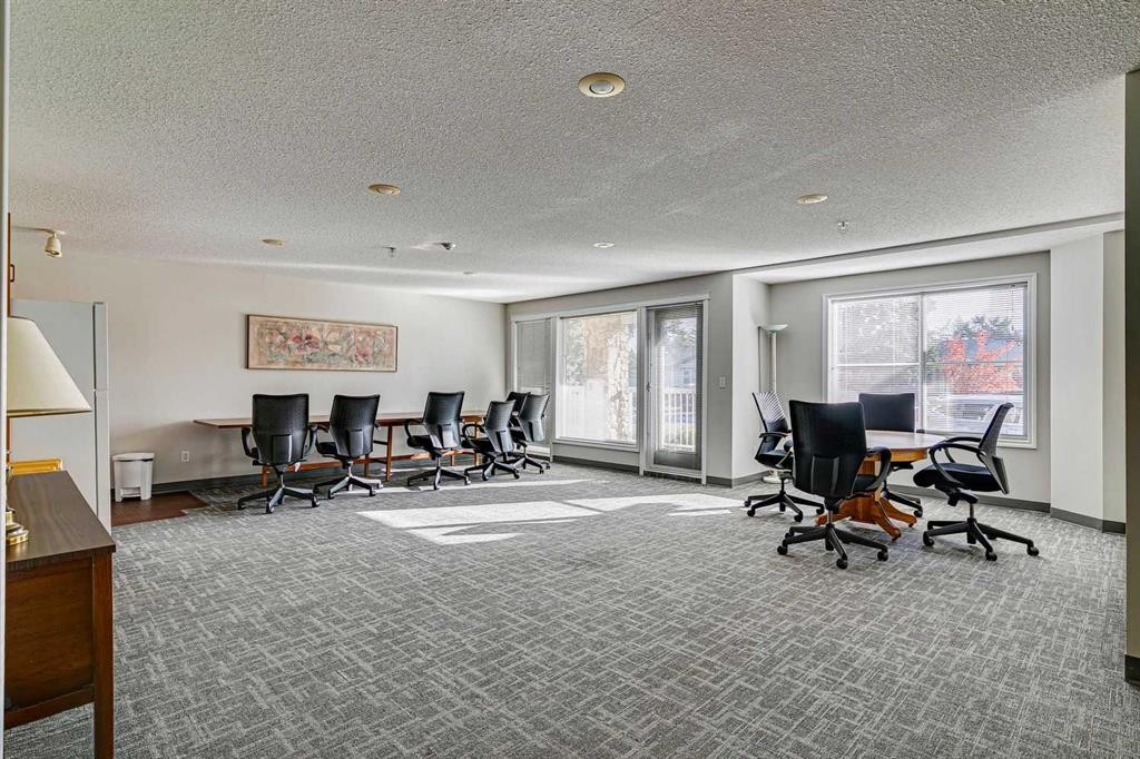 209-4507 45 Street, Calgary, AB