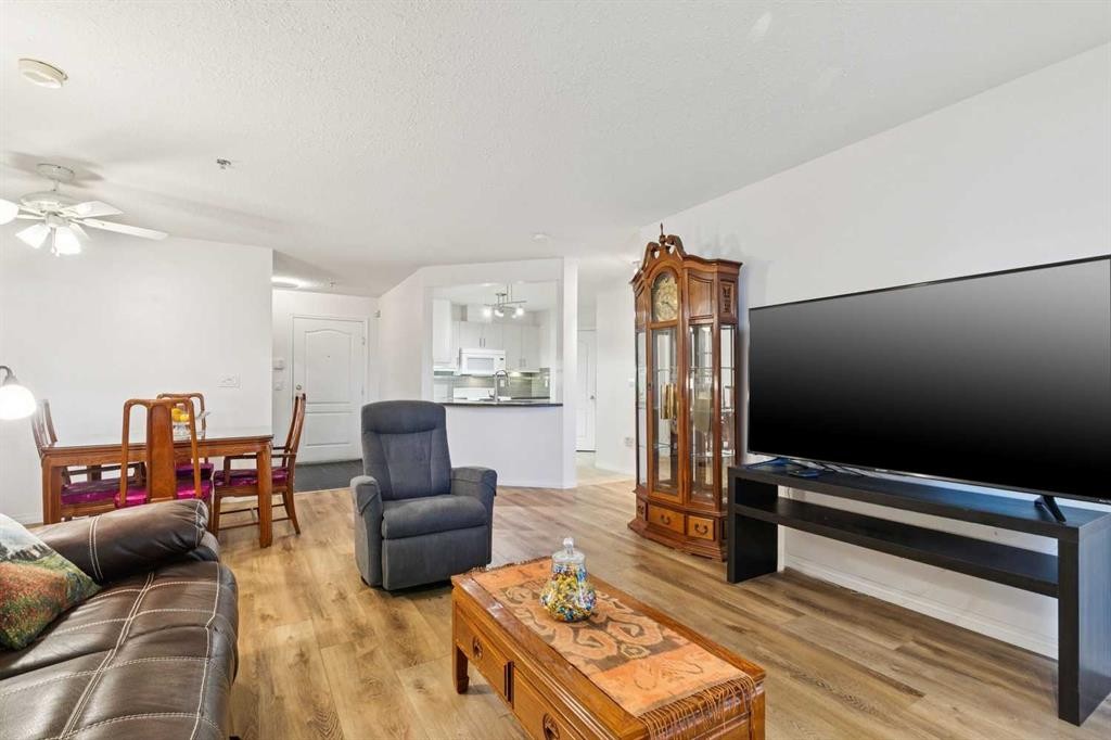 209-4507 45 Street, Calgary, AB