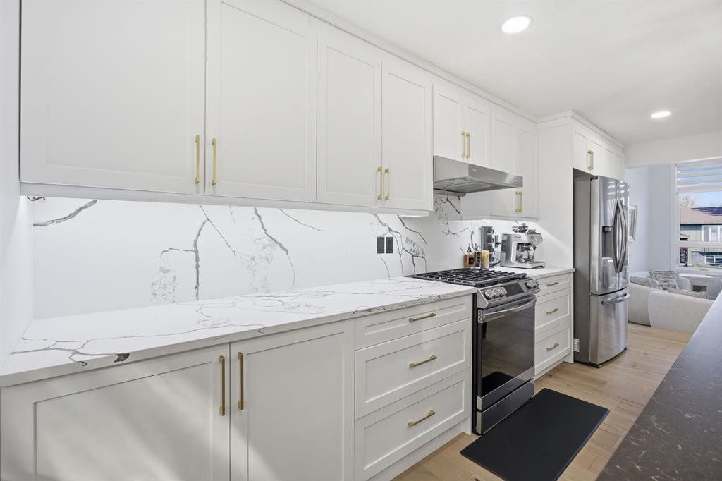 76 Beaconsfield Way Nw, Calgary, AB