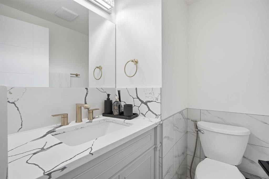 76 Beaconsfield Way Nw, Calgary, AB