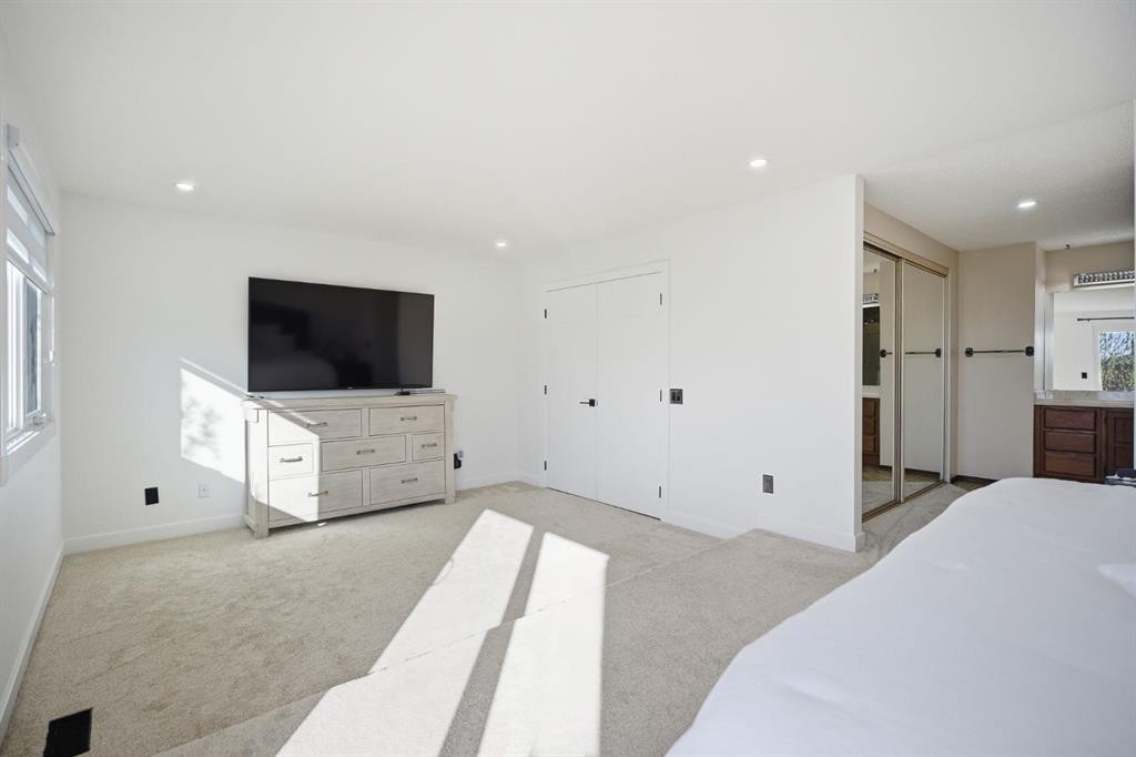 76 Beaconsfield Way Nw, Calgary, AB