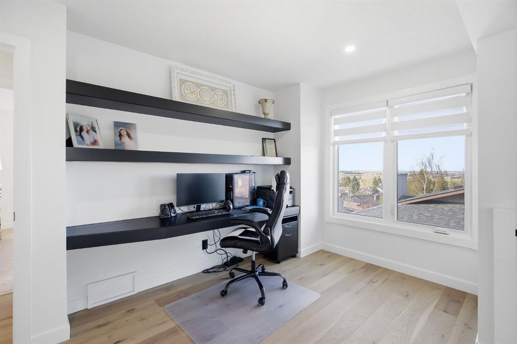 76 Beaconsfield Way Nw, Calgary, AB