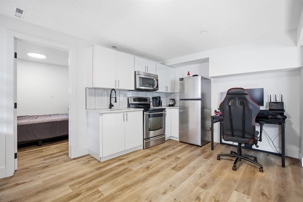 76 Beaconsfield Way Nw, Calgary, AB