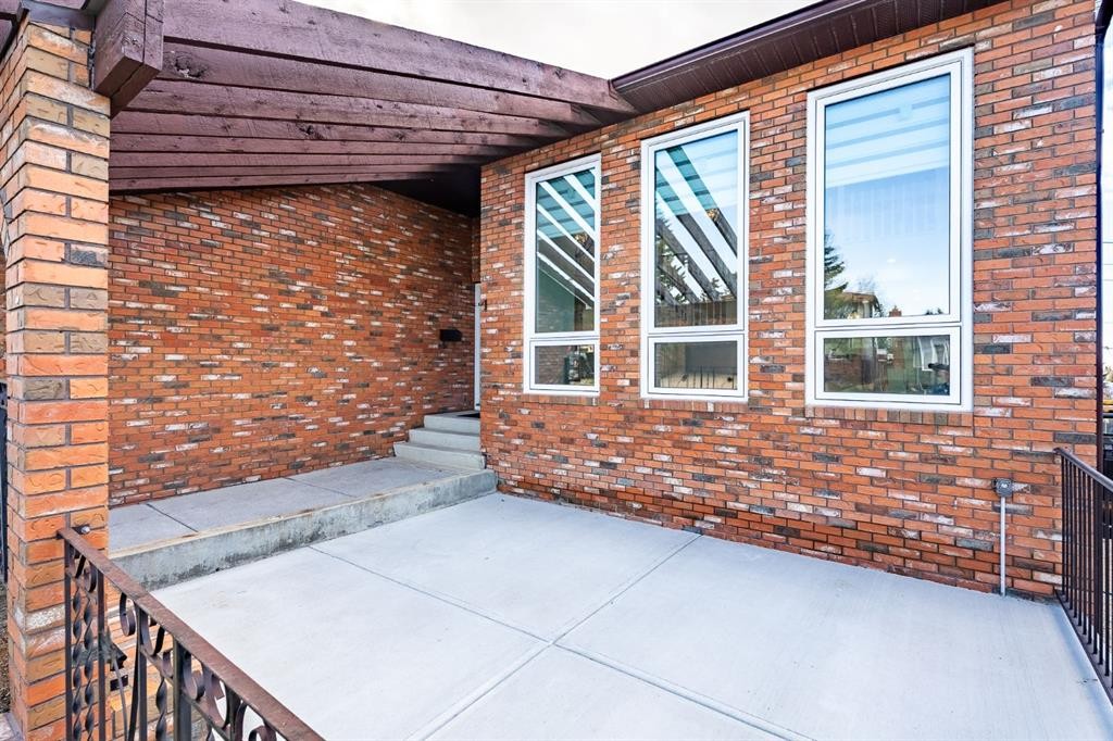 76 Beaconsfield Way Nw, Calgary, AB
