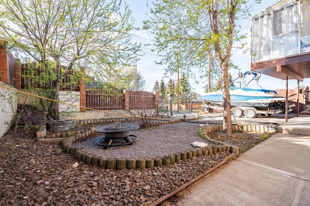 76 Beaconsfield Way Nw, Calgary, AB