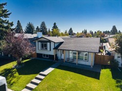 1215 Lake Twintree Drive SE Calgary, AB T2J 2W9