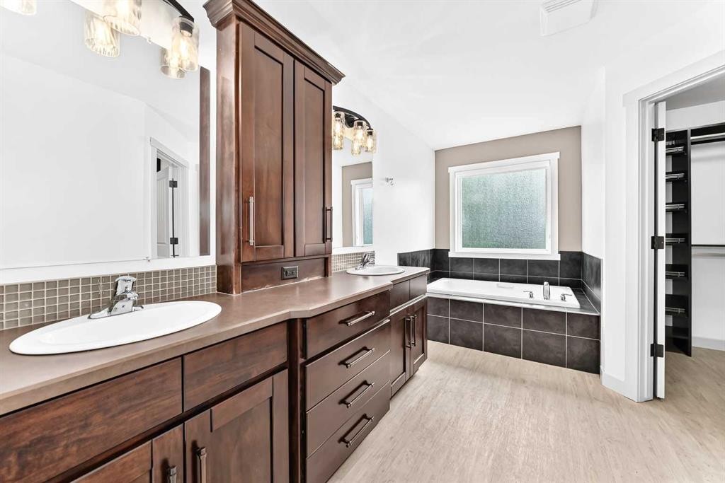 15 Towers Close, Red Deer, AB