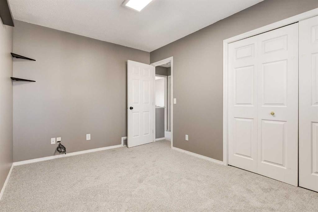 87 Royal Elm Way Nw, Calgary, AB