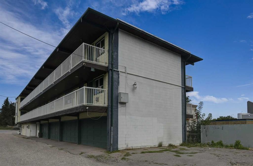 2107 16 Avenue Nw, Calgary, AB