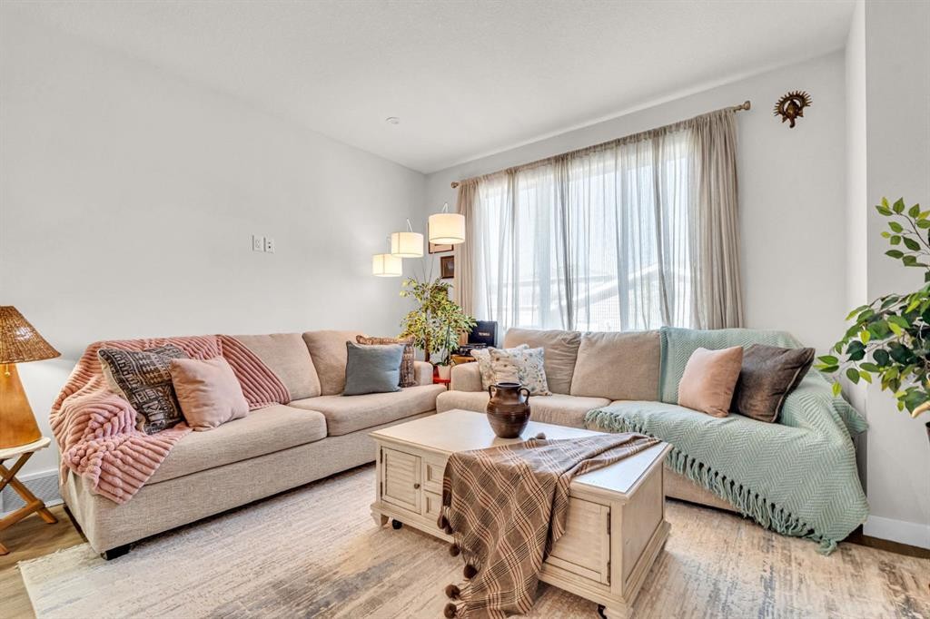 337 Chelsea Hollow, Chestermere, AB