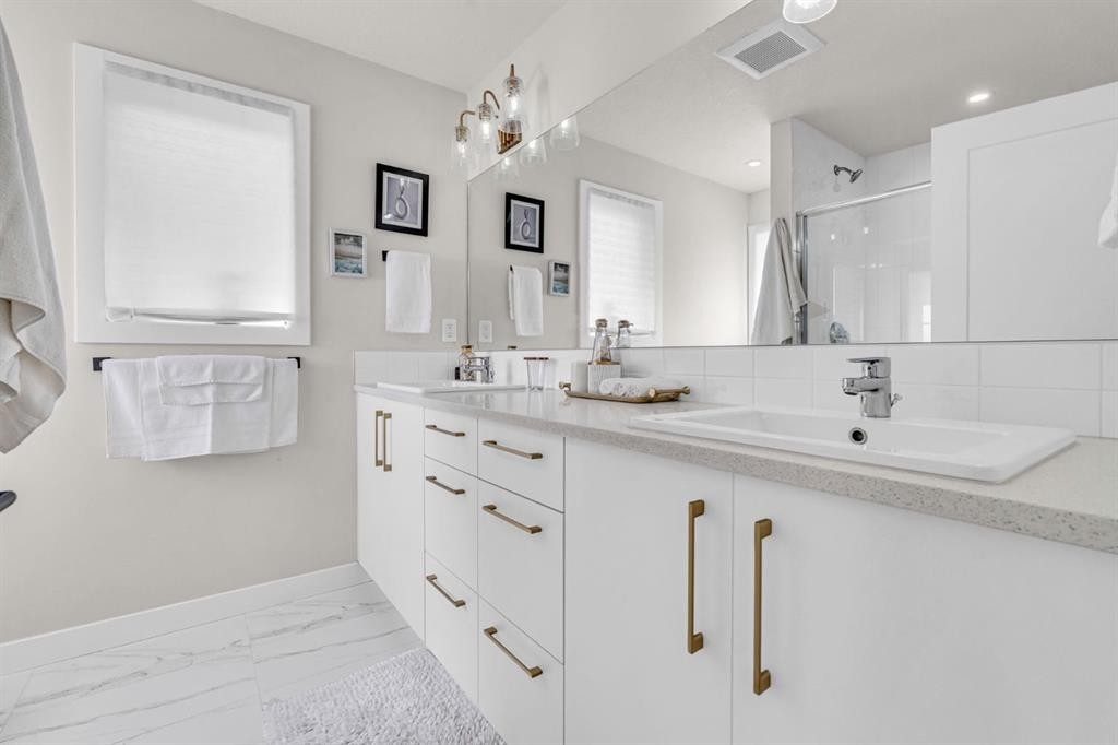 337 Chelsea Hollow, Chestermere, AB