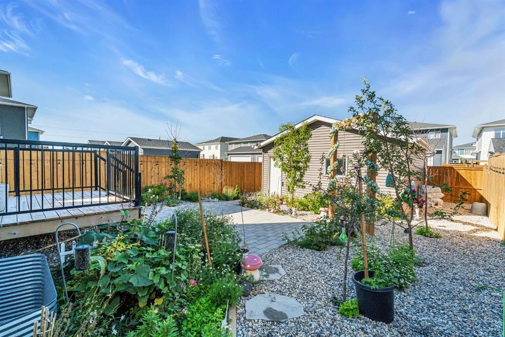 337 Chelsea Hollow, Chestermere, AB