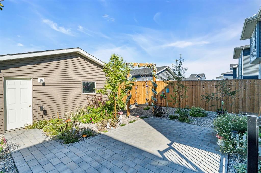 337 Chelsea Hollow, Chestermere, AB