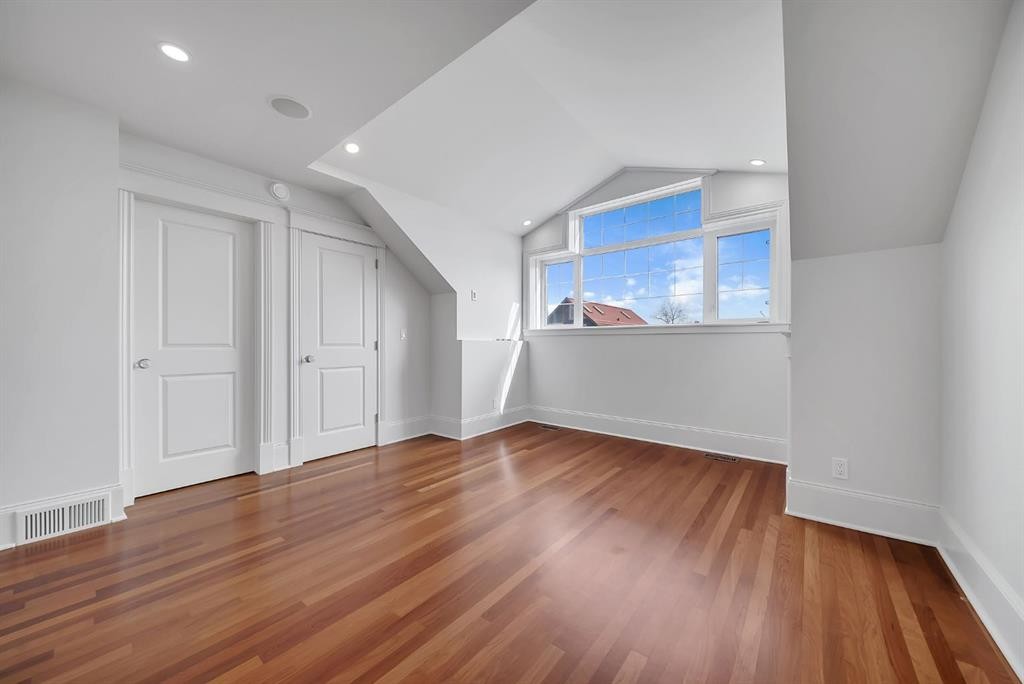 1010 19 Avenue Se, Calgary, AB